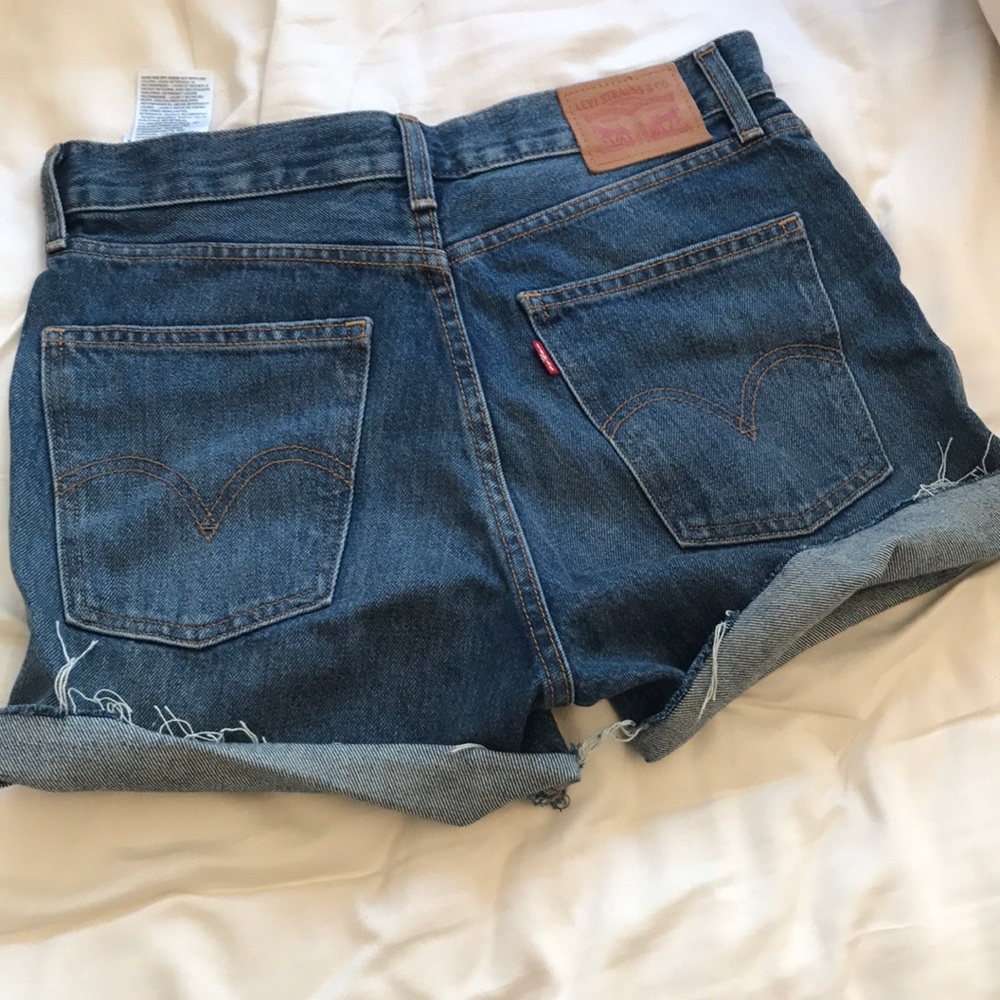 Levi mid to high waisted shorts